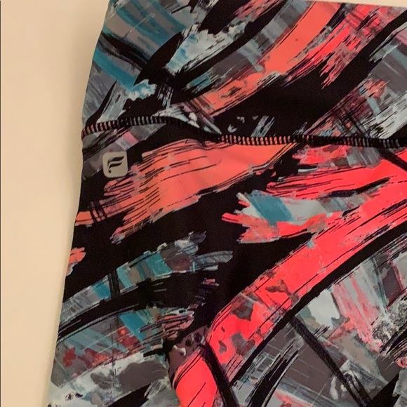 Fabletics Mid Rise Hot Pink/Black Workout Capri - Picture 5 of 5